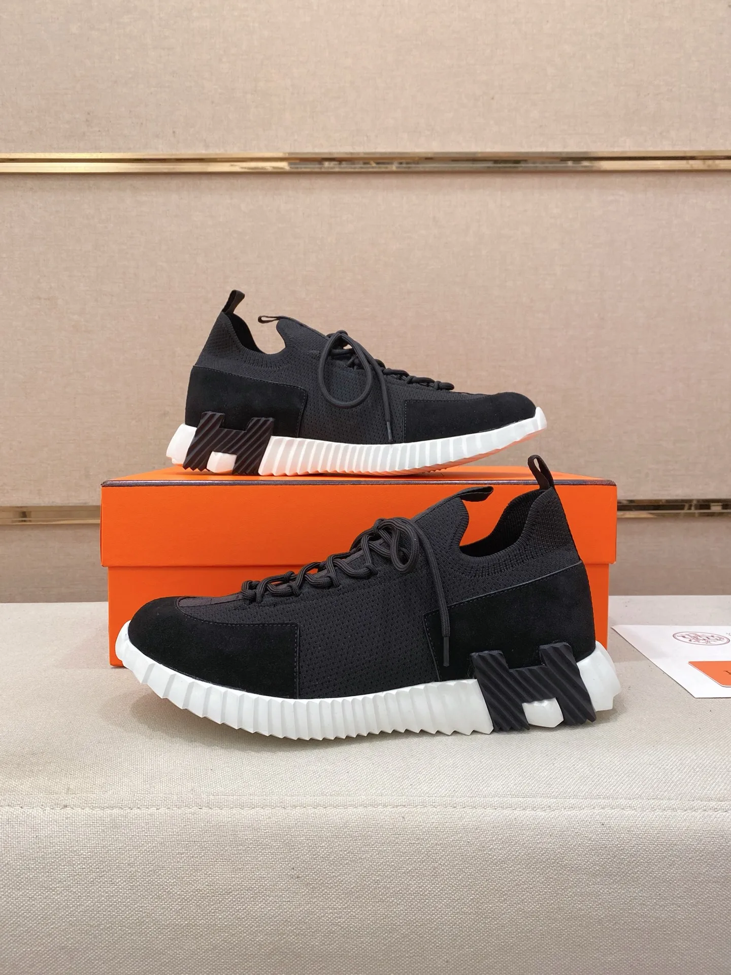 Men's clothing and shoes💰: 620💰《HERMES》【Classic Original Version】Hermès; Top 🔝 Purchasing Agency 🔍🔍Men's latest 🇺🇸 counters are on sale simultaneously, original imported from Italy ▲▲Silk cowhide with breathable fabric ▲▲ (high-end and expensive Qi·Grade) Exquisite workmanship (Italian 🇮🇹Imported water-dyed 🐂cowhide lining) Sole: Original sole provided by the original factory, ⚠️Exclusive double-layer activity·TPR·Rubber·Combined molded outsole; Super·comfortable·wear-resistant·non-slip·environmental protection The real thing is more beautiful if you take the real thing (high quality, follow the order), you can enter and exit the counter at will * Number of yards: 38·39·40·41·42·43·44# (can be customized 45.)